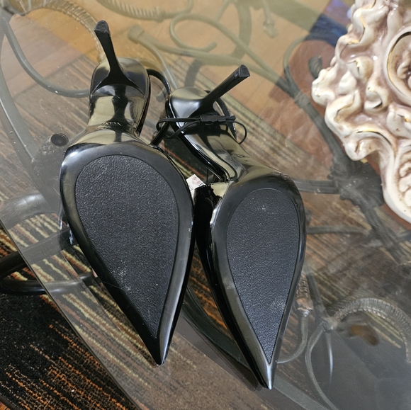 Shoes - Picture 4 of 6